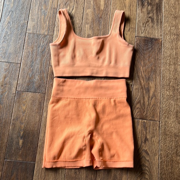 Matching workout set - Picture 1 of 3